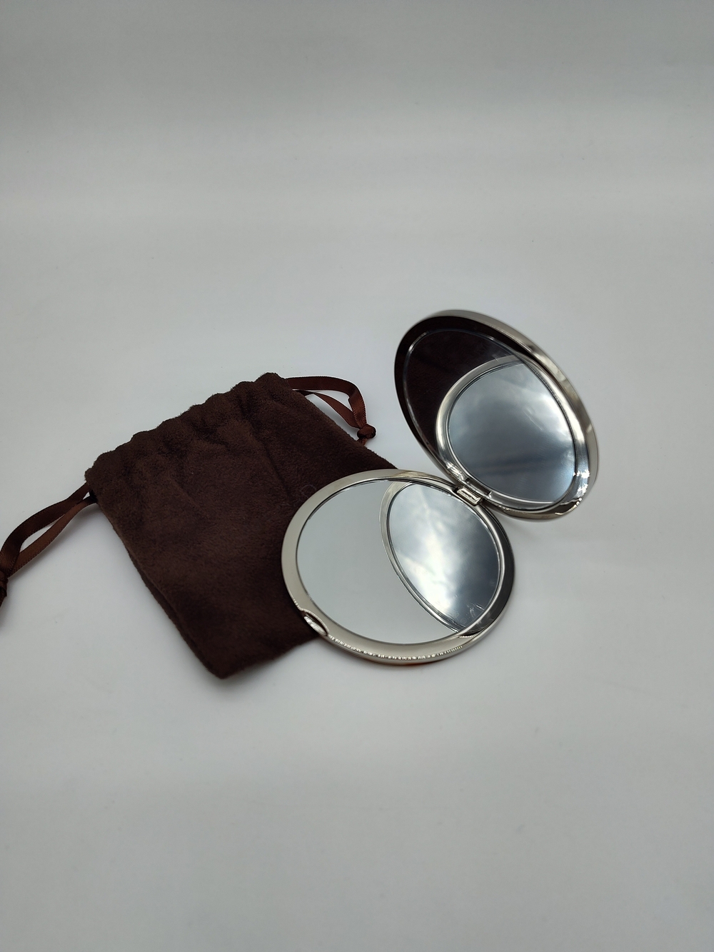TOM FORD Round Cream Compact Mirror Double Mirror w Dust Bag Pouch NOS - Picture 3 of 4